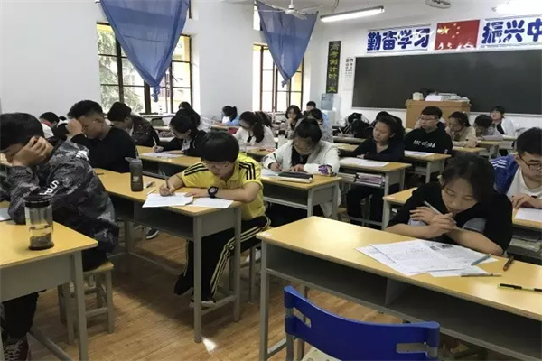 西安高复班有哪些学校好点？多元化辅导学校