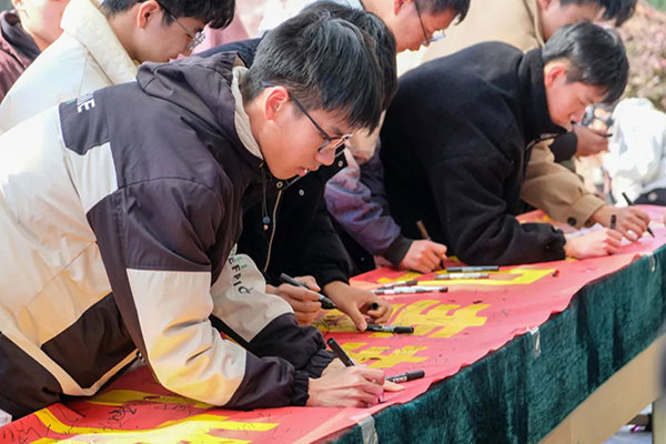 河南郑州高三复读学校在哪些地方？一体化管理学校位置