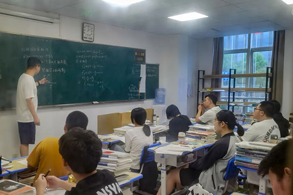 昆明高复班哪所学校好？红榜学校推荐