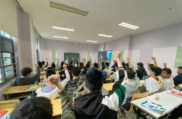 思源教育三校生高复24届、25届暑期班家长会热烈举办！