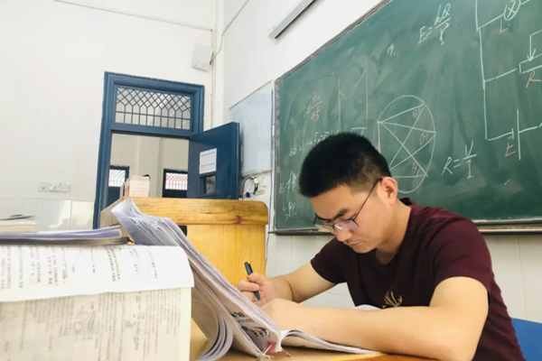 成都市可以复读的高中有哪几所？盘点配套完善学校