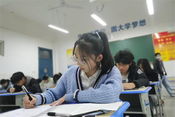 兰州市高中复读学校哪家好一点？精选全科辅导学校