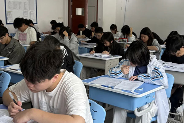 广州高考复读全日制辅导班哪家好一点呢？这三家学校可以看看