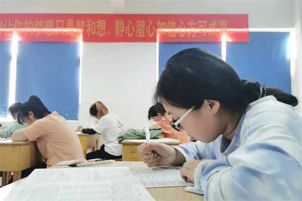 重庆高复班有哪些学校可以上？盘点师资精良学校