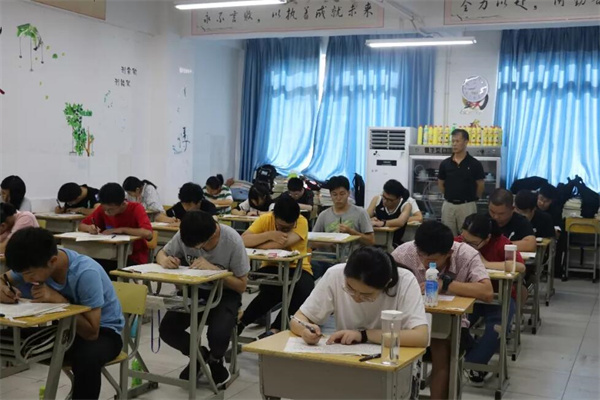 成都高考复读学校有哪些?报名较多的