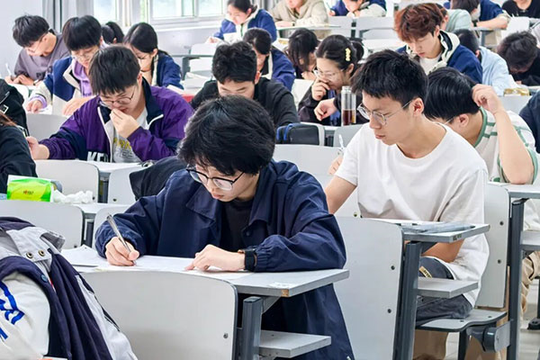 太原高中复读哪个学校好一点？优选正规学校