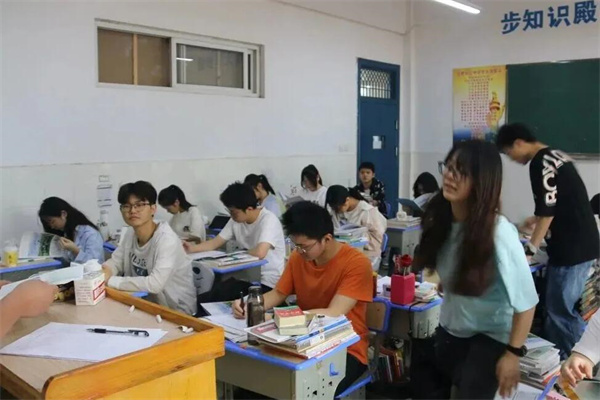 重庆高考复读的学校都有哪些?精选教学严谨学校